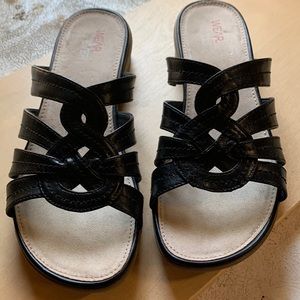 WEAREVER Sandals